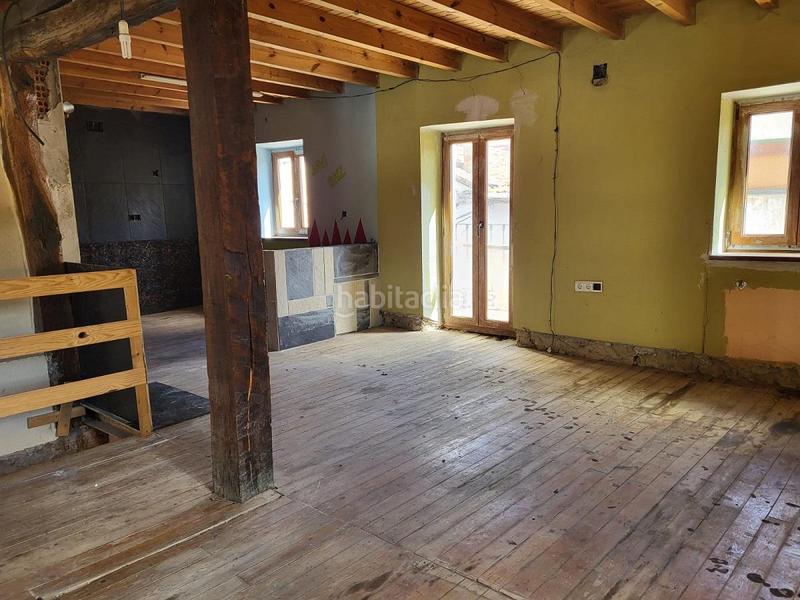 Foto c051bf87-a92d-44e7-a9e8-b07a9512670d. Casa en del pueblo 9 vivienda en venta en Barruelo de Santullán