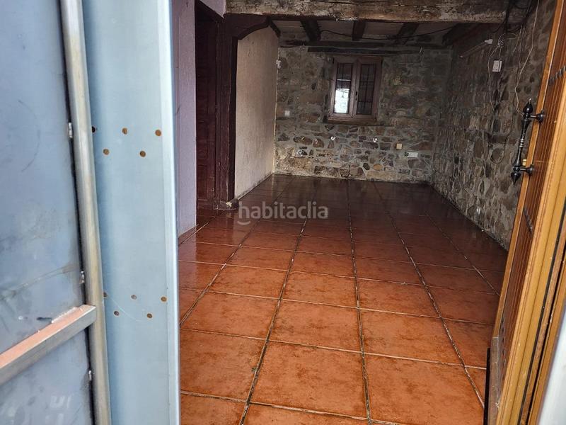 Foto f614dc69-818d-4fef-ba08-02b2f6113b70. Casa en del pueblo 9 vivienda en venta en Barruelo de Santullán