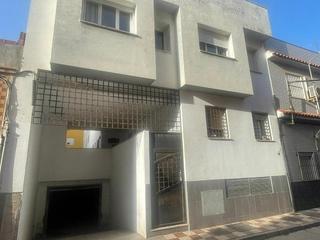 Parking coche en González de la vega 48. Garaje en venta