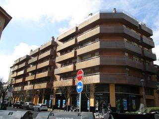 Aparcament cotxe a Barris i bruixo 8. Garaje en venta