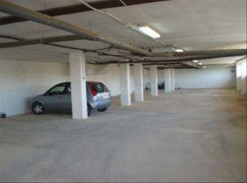 Foto b8998cce-48b0-4999-bb9a-f6d1cb132fc7. Aparcament cotxe a mira a La Zenia Orihuela