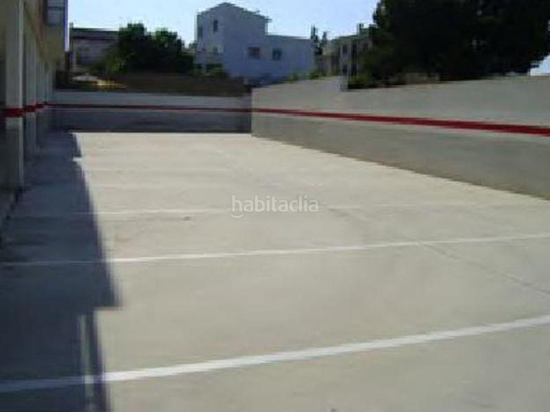 Foto be6d170a-c5e1-45de-a1bc-90ee01c36744. Aparcament cotxe a Vilallonga del Camp