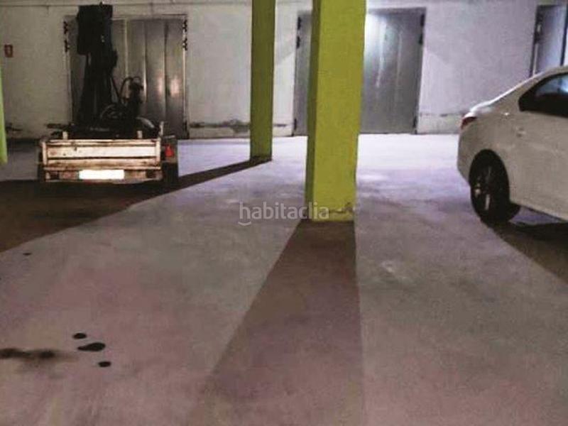 Foto 0d1636af-6cc1-4586-b638-f736217e8a29. Parking coche en de la rioja 32 garaje en venta en Lucena
