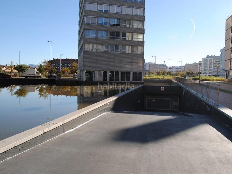 Foto 1cf639c8-fe0e-41da-a9a0-e6855e4bcee7. Autoparkplatz in de salburua 10 in Salburua - Arantzabela Vitoria - Gasteiz