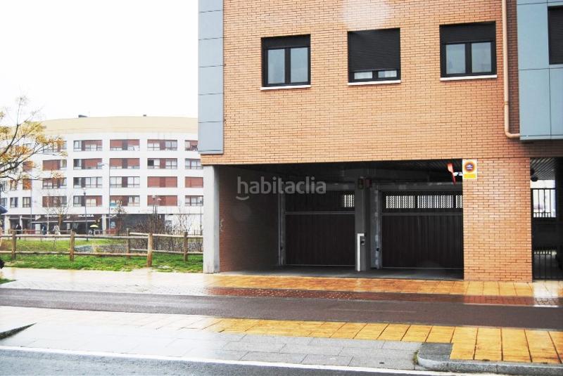 Foto 131d2432-07d9-47df-adc2-18414a854ed0. Autoparkplatz in Zabalgana 7 in Zabalgana Vitoria - Gasteiz