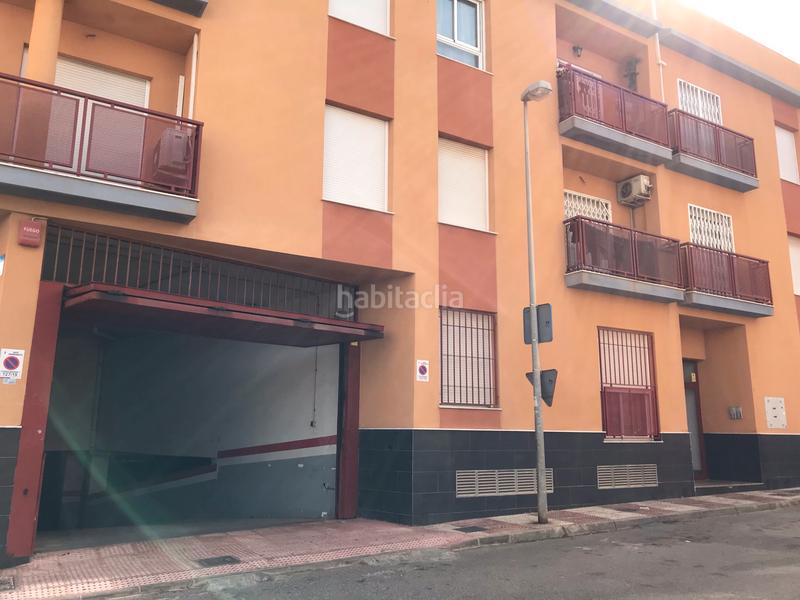 Foto ab5b96e6-e271-4f9a-8270-d519d1b30d50. Car parking in lola gaos 5 in Roquetas pueblo Roquetas de Mar