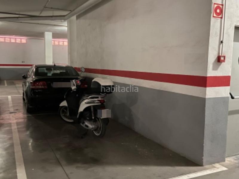 Foto d86479c6-b38a-4e00-96d8-e40e6cfaf606. Car parking in lola gaos 5 in Roquetas pueblo Roquetas de Mar