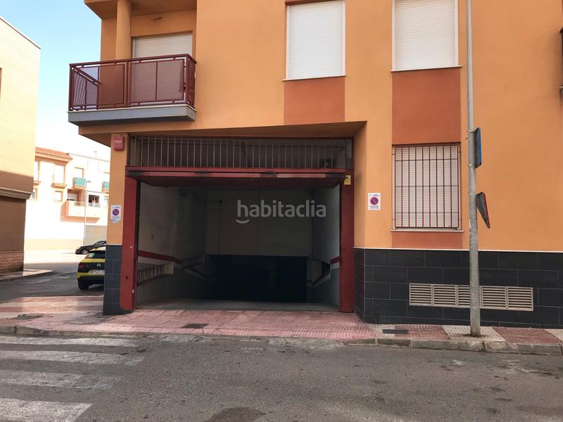 Foto f0ec2e95-75d6-4a5a-a3b7-21686f57770b. Car parking in lola gaos 5 in Roquetas pueblo Roquetas de Mar