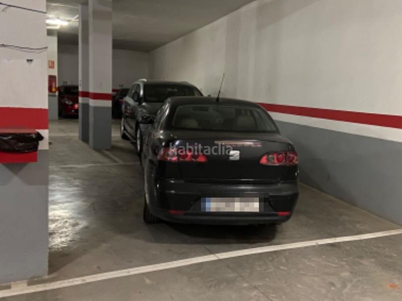 Foto f2c9e3ce-109e-4994-b1a7-cbcdfadf9853. Car parking in lola gaos 5 in Roquetas pueblo Roquetas de Mar