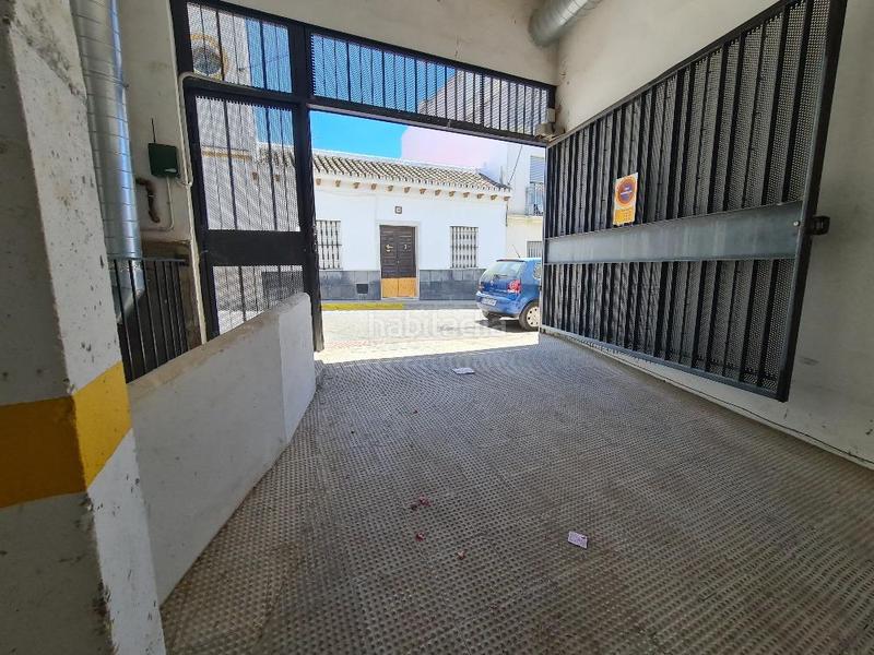 Foto 7d853f18-a4bd-44d9-9c9e-a30af908a692. Aparcament cotxe a castilla 3 a Sanlúcar la Mayor