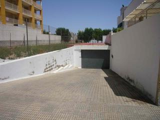 Aparcament cotxe a Constitucion 16. Garaje en venta