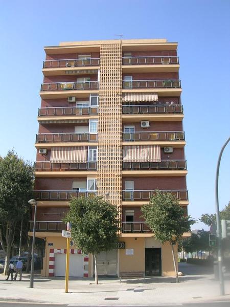 Foto ec882bdd-5002-430c-96db-0103d62179bf. Parking moto en miguel grau 6 garaje en venta en Beniferri Valencia