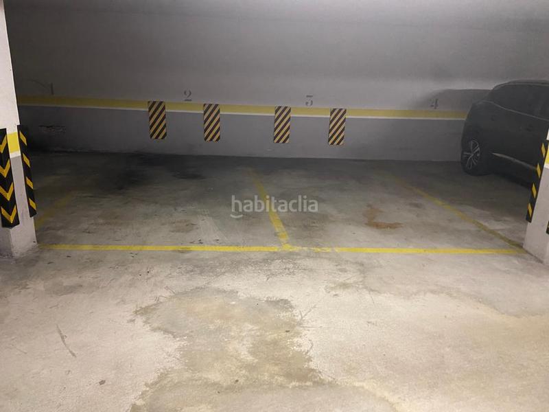 Foto f02e0fd0-ac2b-4747-b346-ef3f9e0541f3. Aparcament cotxe a arcadio pardinas 148 a Burela