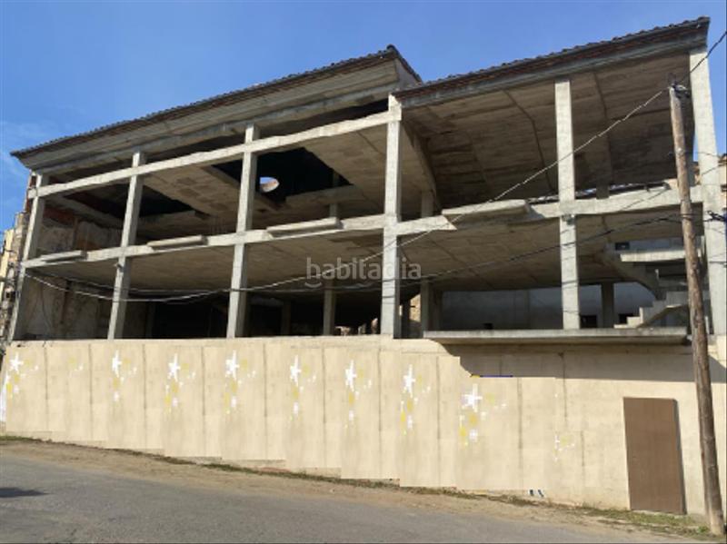 Foto eac8be7a-60a6-4a9f-9ecf-56aab751b179. Edifici a creu 21-23 a Bordils