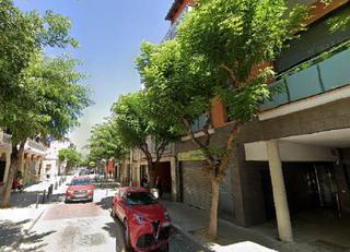 Aparcament cotxe  Del mig.... Garaje en venta