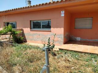 Casa  De les garrigues pol 5. Vivienda en venta