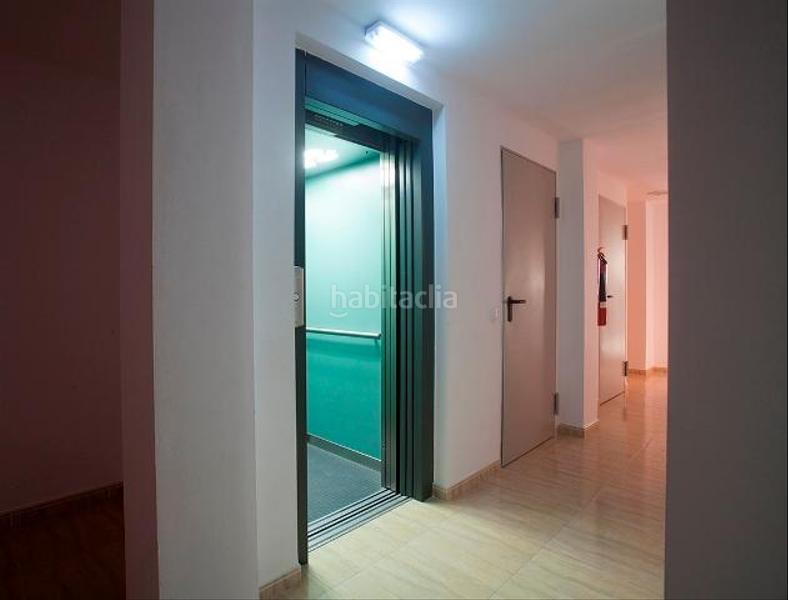 Foto 322075d1-da3e-4c5c-8e79-f30a6268ee63. Parking coche en alta ribagorça 5-7 garaje en venta en Camarles