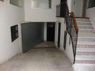 Aparcament cotxe a Real 30. Garaje en venta