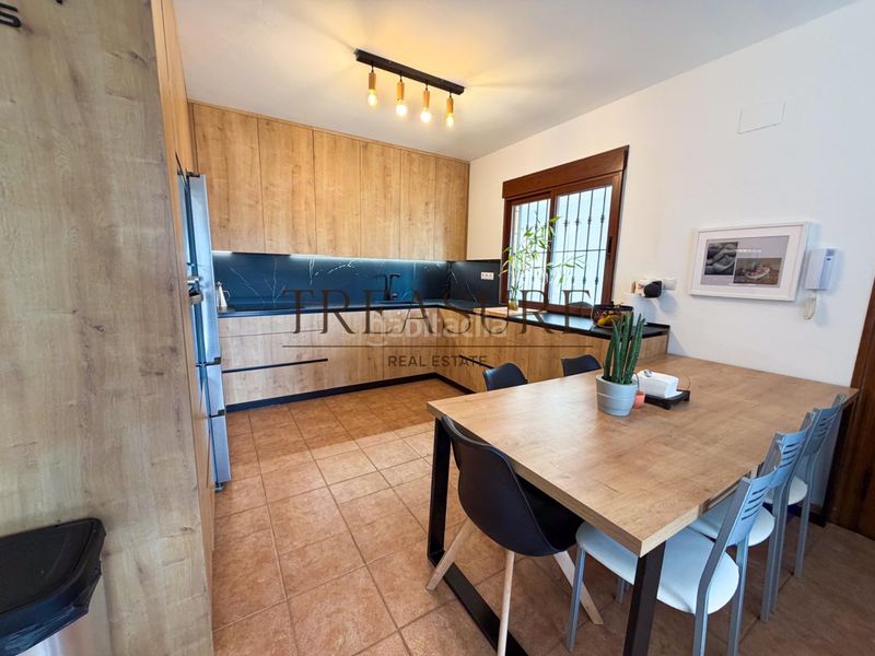 Foto 144052da-d689-4c28-9173-c2dbec46e80a. Casa aparellada amb aparcament piscina a Roldán Torre - Pacheco