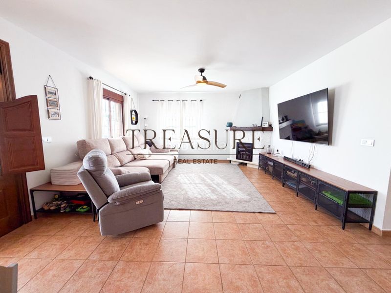 Foto 4f6a2a96-9dbf-43c6-a539-0d314e7b9437. Casa aparellada amb aparcament piscina a Roldán Torre - Pacheco