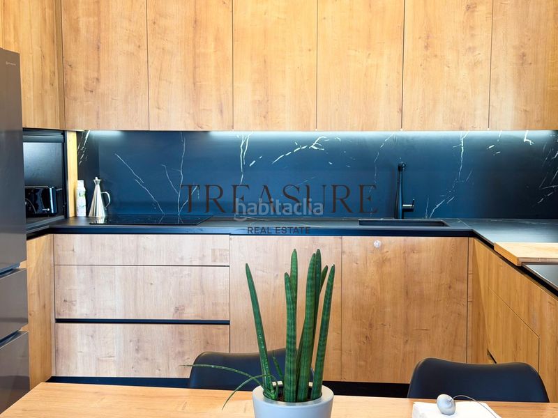 Foto 5e8f7676-fe7c-40d6-8b36-80f8a5863625. Casa aparellada amb aparcament piscina a Roldán Torre - Pacheco