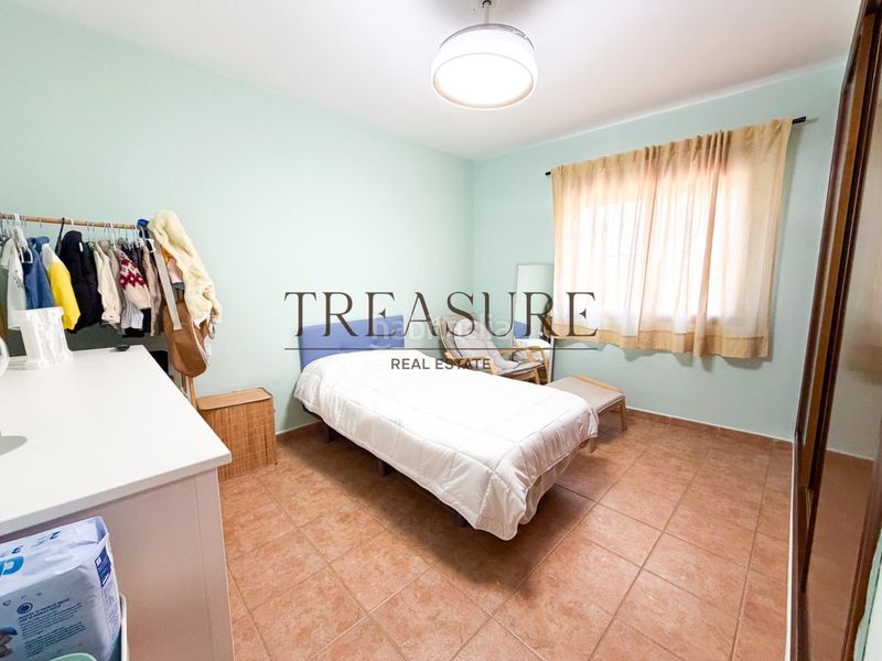 Foto 79f3b0cb-949b-4c27-bab1-f56522607779. Casa aparellada amb aparcament piscina a Roldán Torre - Pacheco