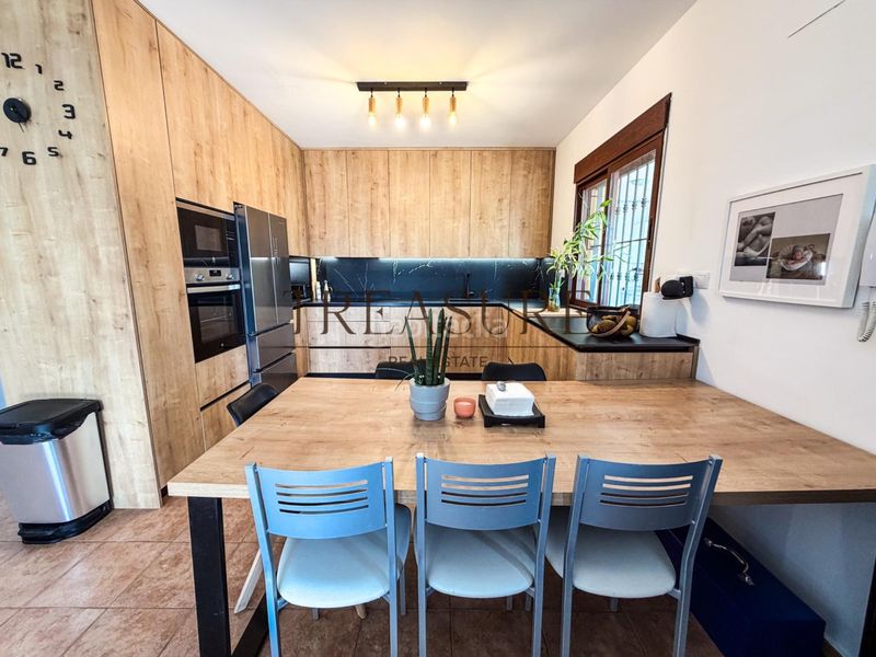 Foto 9636bbcb-2af9-4ce2-bf92-b70b04973d75. Casa aparellada amb aparcament piscina a Roldán Torre - Pacheco