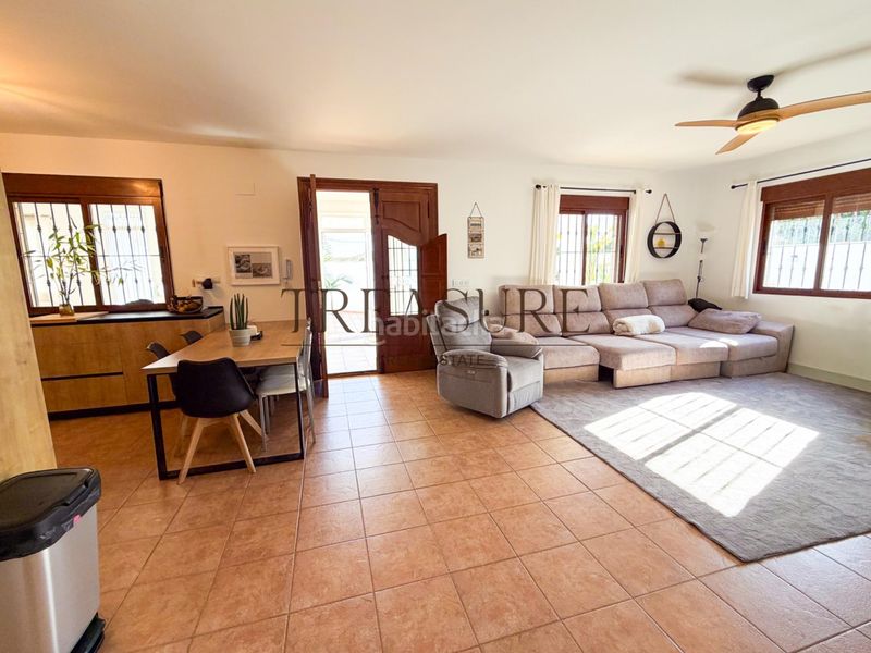 Foto b3617790-a08f-43d5-b0f0-7ed84bb52a90. Casa aparellada amb aparcament piscina a Roldán Torre - Pacheco