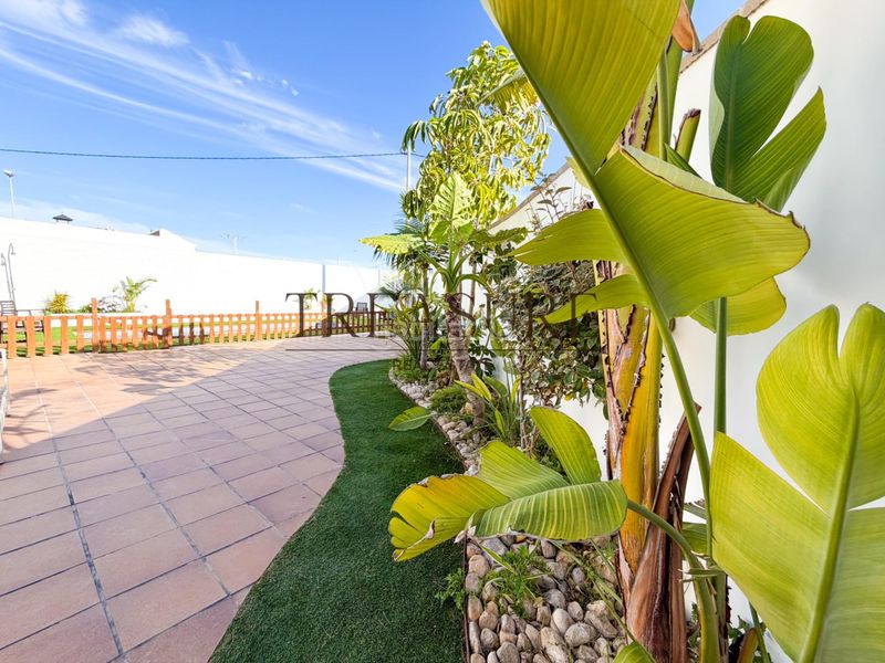 Foto c070107f-3242-4002-adf7-a9ee3f7b373e. Casa aparellada amb aparcament piscina a Roldán Torre - Pacheco