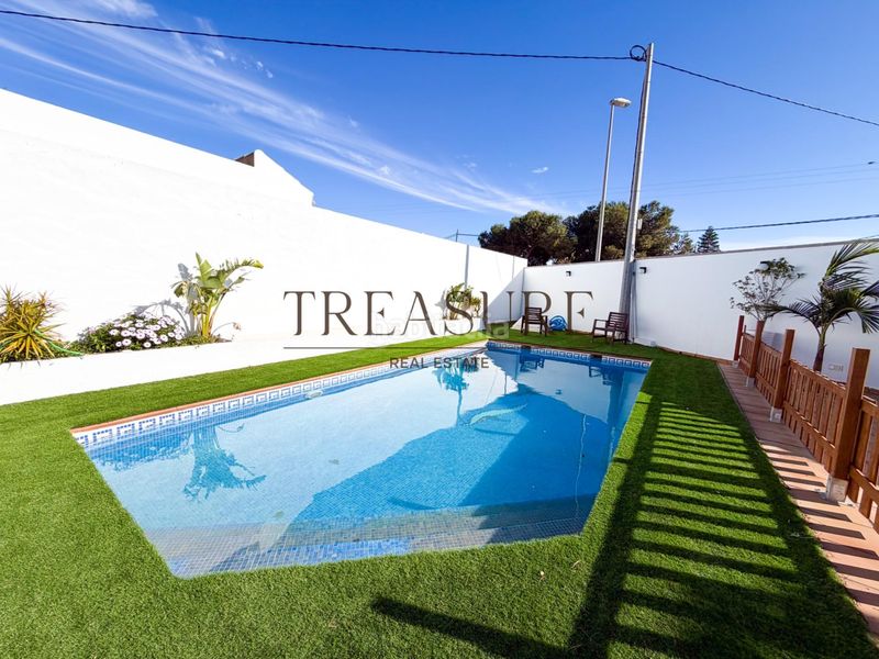 Foto cd06c788-009c-4d3f-81d9-c5a0740f6a21. Casa aparellada amb aparcament piscina a Roldán Torre - Pacheco