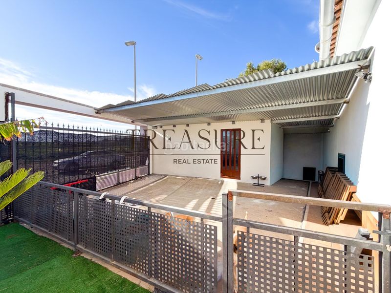 Foto ddb0eb70-0f0f-47f3-87ed-f5fc0b4d68ff. Casa aparellada amb aparcament piscina a Roldán Torre - Pacheco