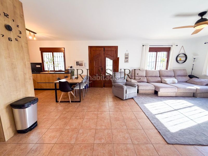 Foto f98d34dc-ea96-4bd1-b64c-9fc2fc700c98. Casa aparellada amb aparcament piscina a Roldán Torre - Pacheco