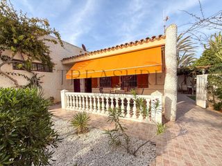 Chalet  Poligono y - manga. Espléndido chalet en la manga del mar menor con piscina privada