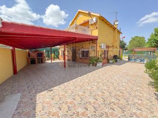 Chalet en El Llano. Espacio, piscina y naturaleza a tan solo 3min de molina