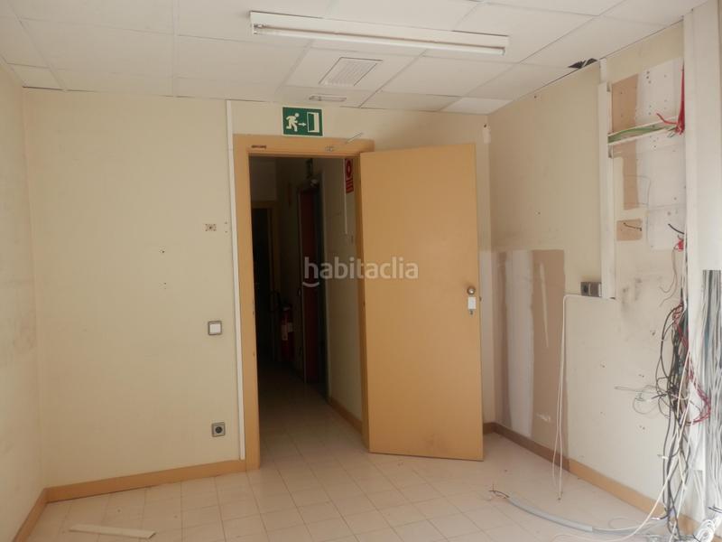 Foto eefd56cf-a7a0-4001-ad17-9050e862cbbd. Local comercial a del puigsacalm 25(c) a Les Arenes - La Grípia - Can Montllor Terrassa