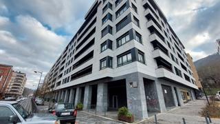 Local commercial à Larramendi 12. Local en venta