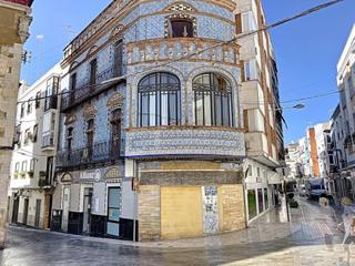 Local commercial à San juan de avila 4. Local en venta