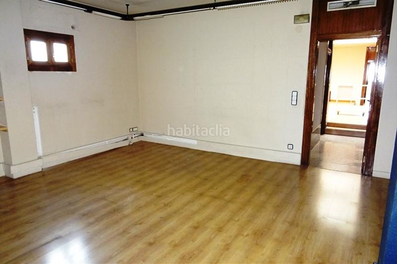 Foto cbf09e1b-9aa6-421d-a68c-e68e316f19a0. Oficina a florida 19 a Ensanche Vitoria - Gasteiz