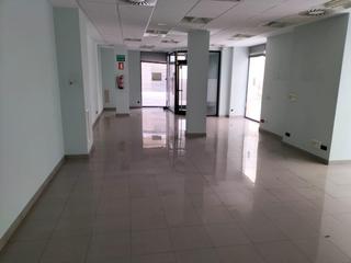 Locale commerciale in Corredera 24. Local en venta