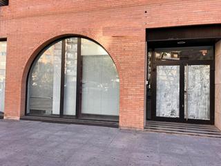 Local Comercial a Pais valencia 34. Local en venta