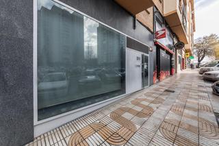 Locale commerciale in Miluze 8. Local en venta