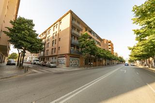 Local Comercial a Olot 102-106. Local en venta