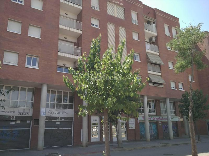 Foto 5a7a0060-5c41-4a43-acc4-2bbaf1ddbc6a. Local comercial en collsalarca de 57 local en venta en Sabadell