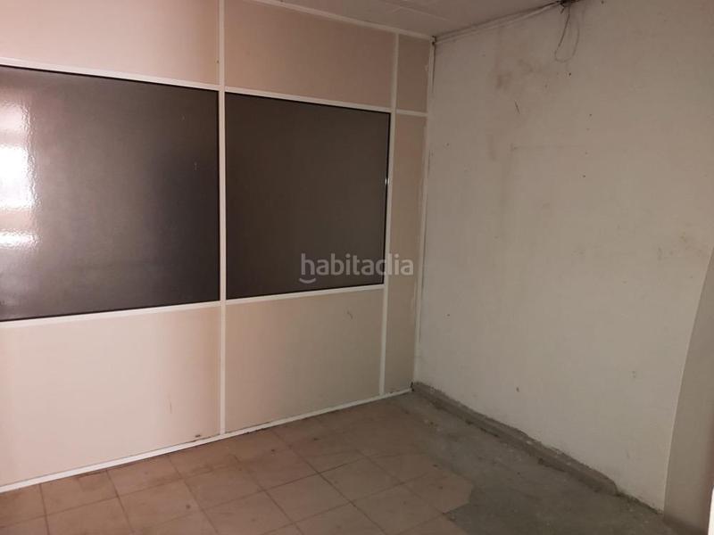 Foto 83d2037d-bdc5-48ec-8865-d44cddbe3a3b. Local comercial a rec 21 a Canovelles