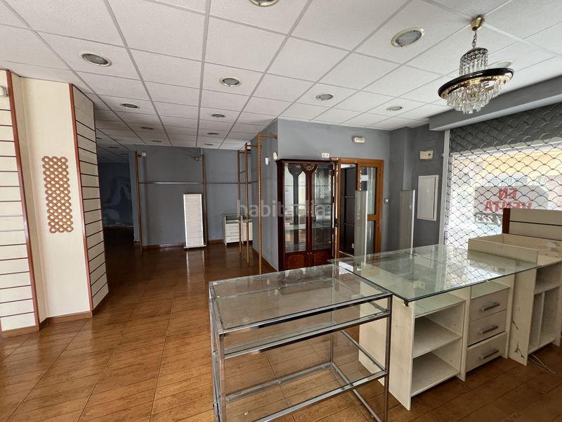 Foto c8318c96-800e-46a3-946b-32935dd3fe83. Local comercial en alcalde prospero castaño (galeria comercial entreplanta) 1 local en venta en San Juan de Aznalfarache
