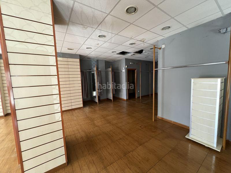 Foto cf4dfac3-5e38-4295-bd85-4df92f7027c5. Local comercial en alcalde prospero castaño (galeria comercial entreplanta) 1 local en venta en San Juan de Aznalfarache