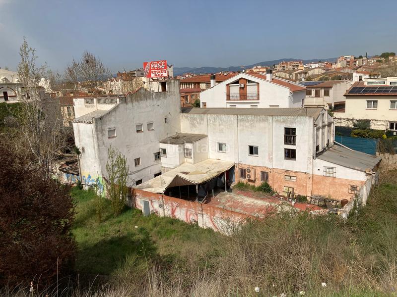 Foto 6ad02576-9575-4b76-b32c-2ef6af318b86. Edifici a onze de setembre 17 a Montmeló