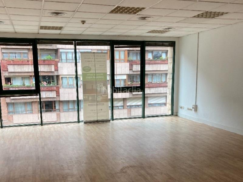 Foto a05a1ee8-4aa9-438a-849b-ea28e107816e. Oficina en concepcion arenal centro civico 3 oficina en venta en Oviedo