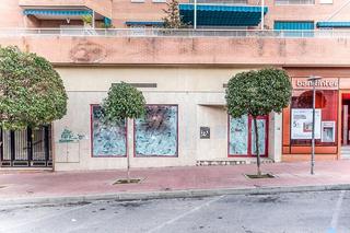 Local Comercial en Maria De Zayas 2-4