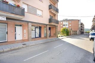 Local Comercial a D´arbucies 64-66. Local en venta